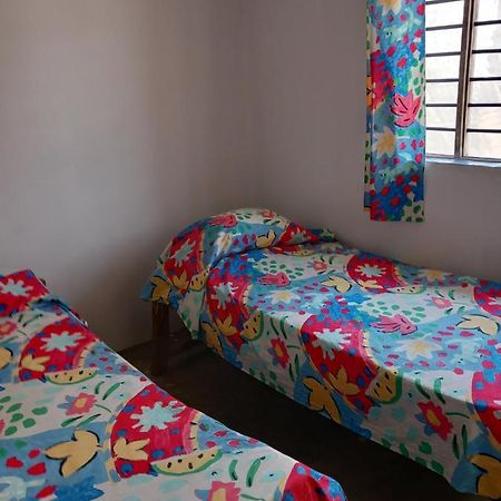 Bibi Mrembo Guesthouse Пингуе Екстериор снимка